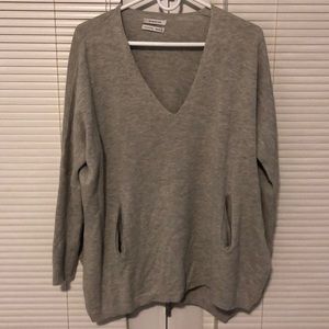 Aritzia Size XXS/XS Gray VNeck Sweater